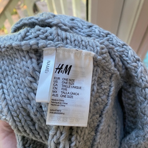 H&M Infinity Scarf - Picture 3 of 3